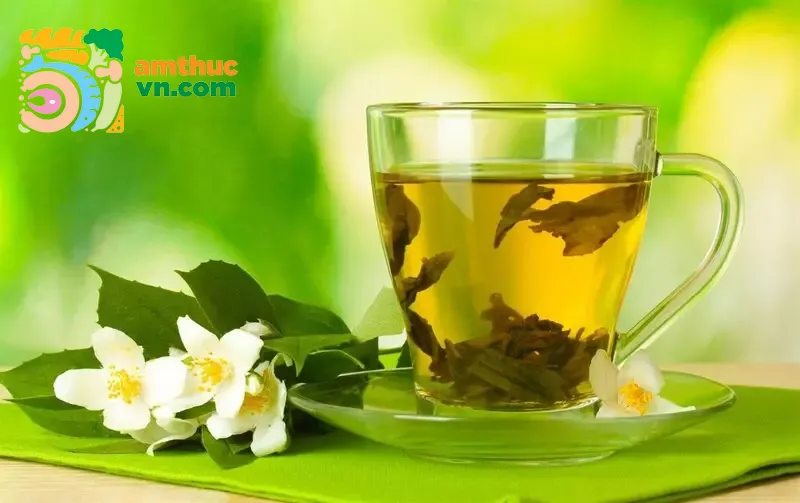 Trà xanh có tác dụng giải rượu và giảm đau đầu