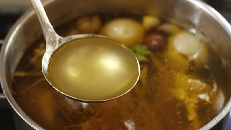 Hướng dẫn cách nấu phở bò đậm đà, nước trong vắt