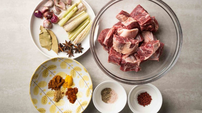 Sơ chế và ướp thịt bò