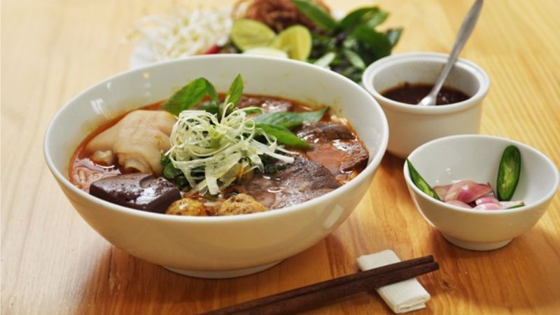 Cách nấu bún bò Huế chuẩn vị xứ Cố Đô ngay tại nhà