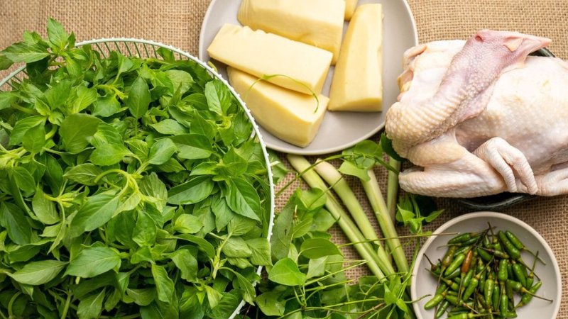 Các bước nấu lẩu gà lá é