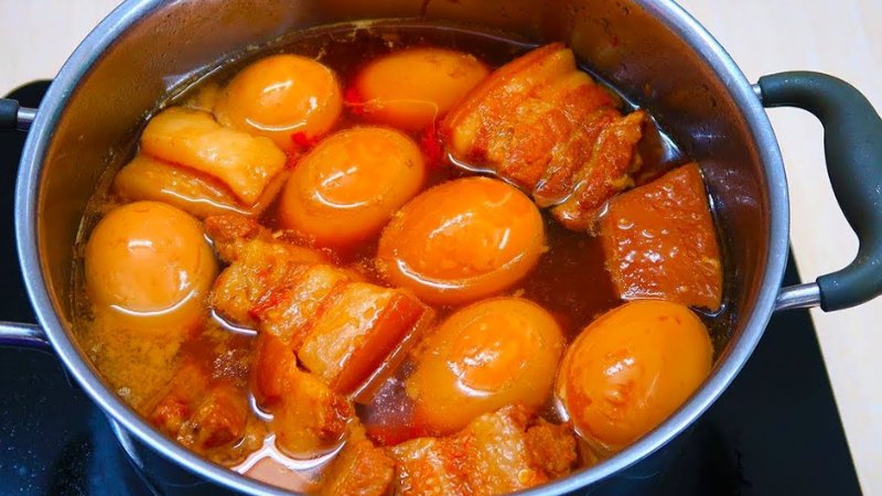 Cách làm thịt kho trứng thấm vị, bắt cơm tại nhà