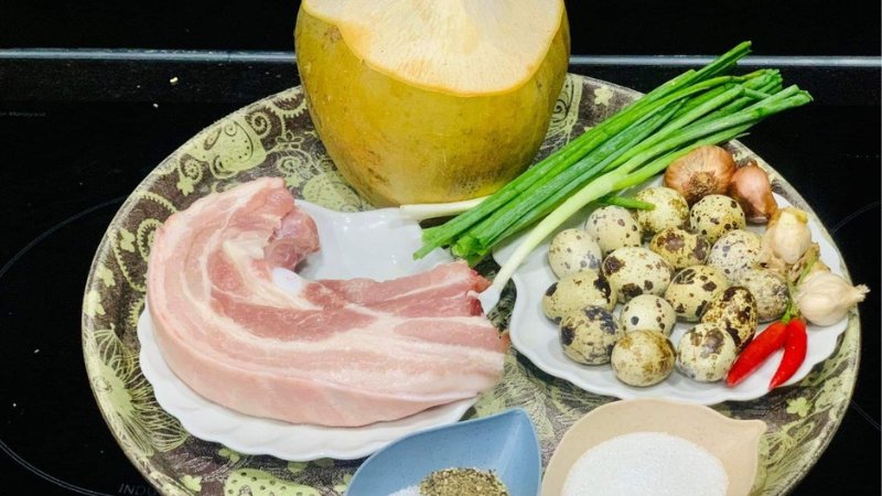 Chuẩn bị nguyên liệu làm thịt kho trứng