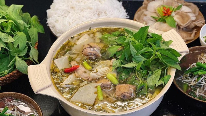 Cách nấu lẩu gà lá é chua cay, đậm vị, ăn là ghiền